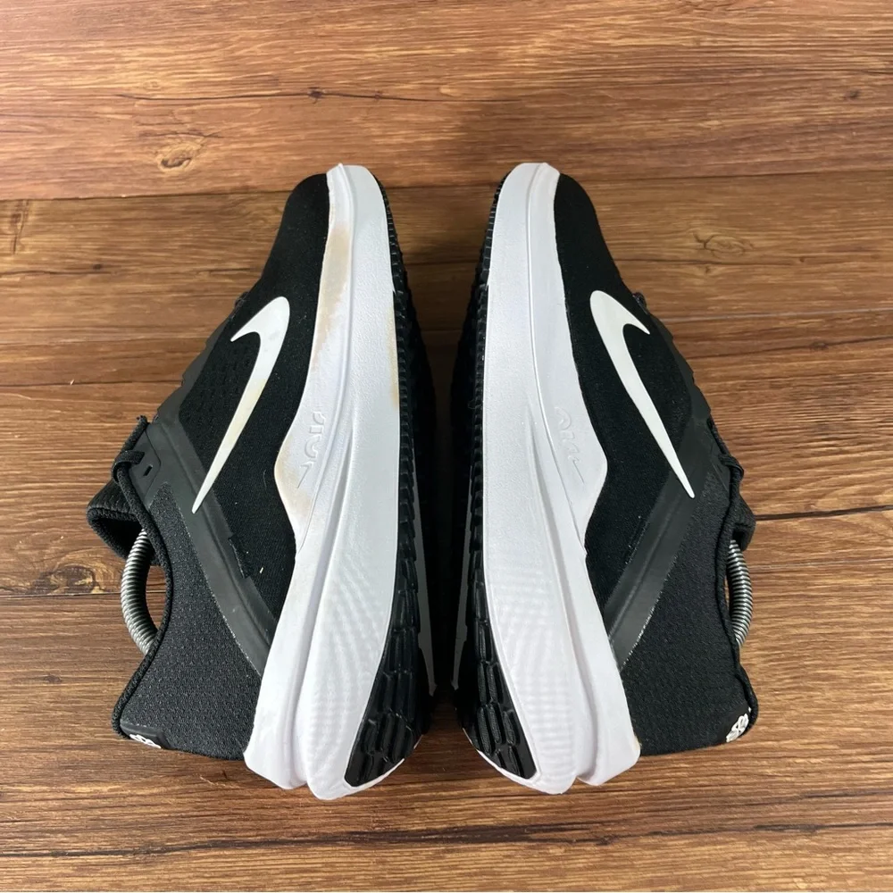 Nike Air Zoom Winflo 10 Running Shoes Men’s Size‎ 9.5 Athletic Sneakers